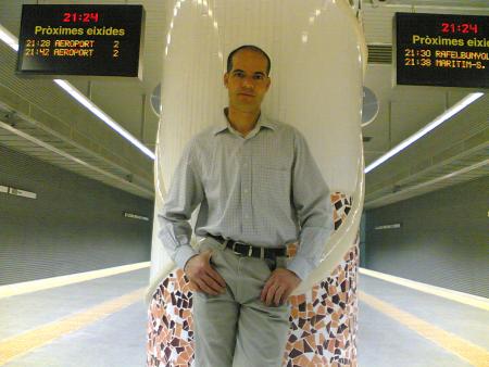 soy hassan en estacion del metro vlc